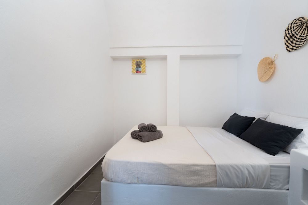 Villa Tholos with Private Jacuzzi 2