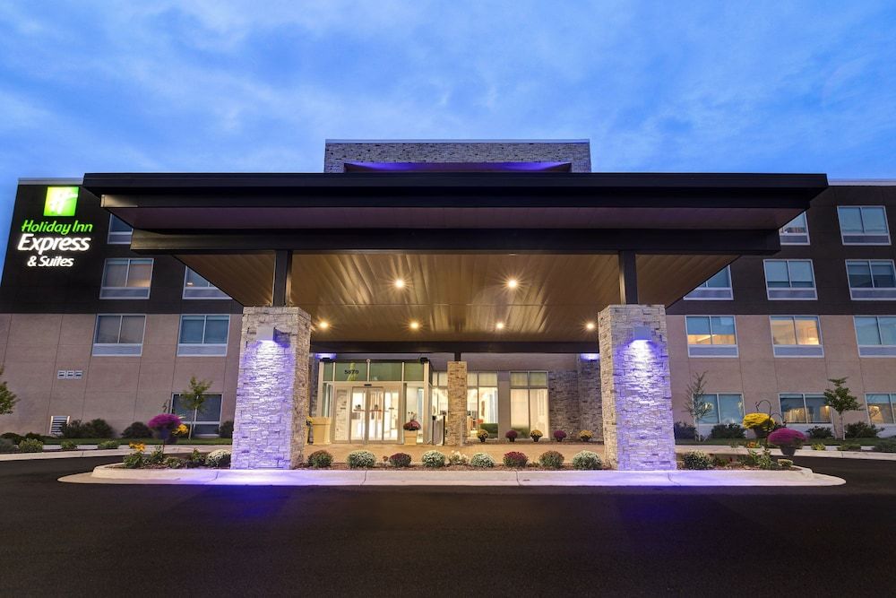 Holiday Inn Express & Suites DETROIT - DEARBORN by IHG 1