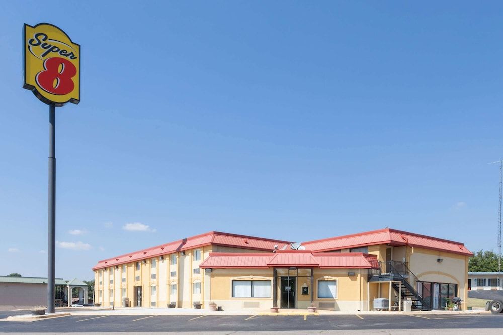 Super 8 by Wyndham Clinton OK 1