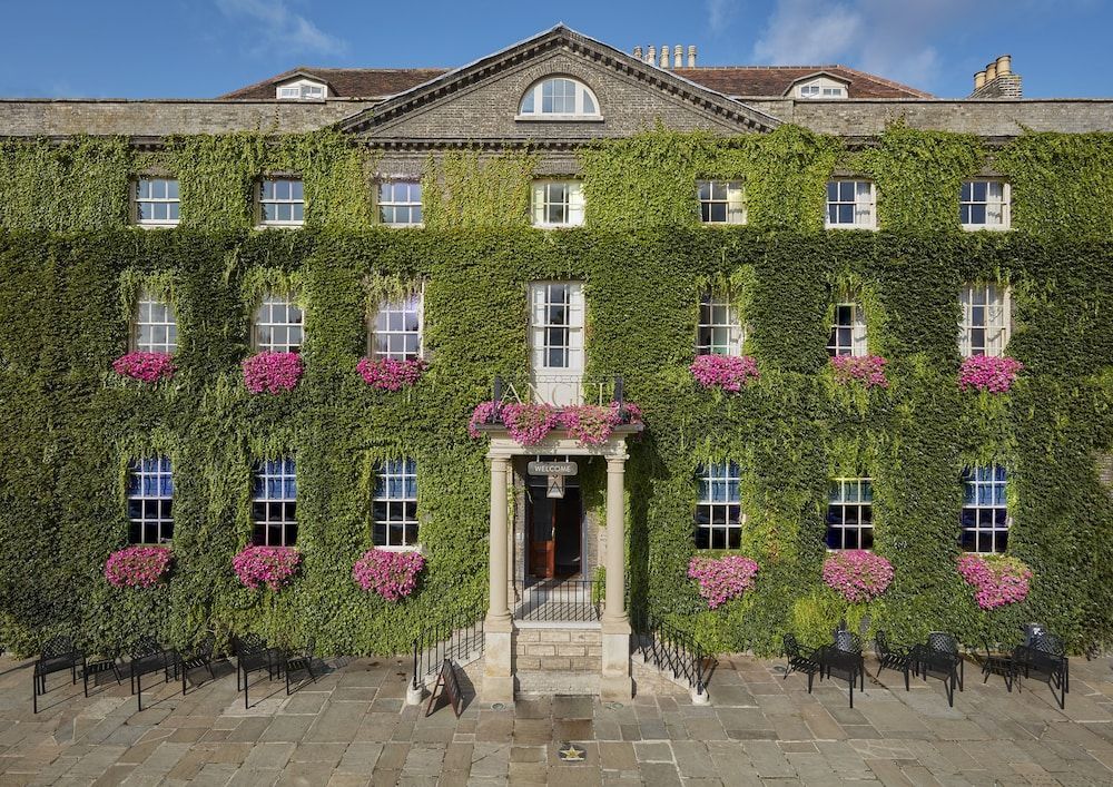 Angel Hotel 1