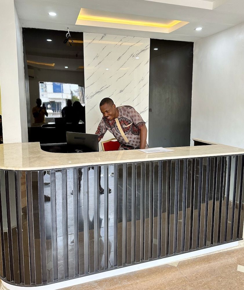 Whitehouse Msquare Hotel 2