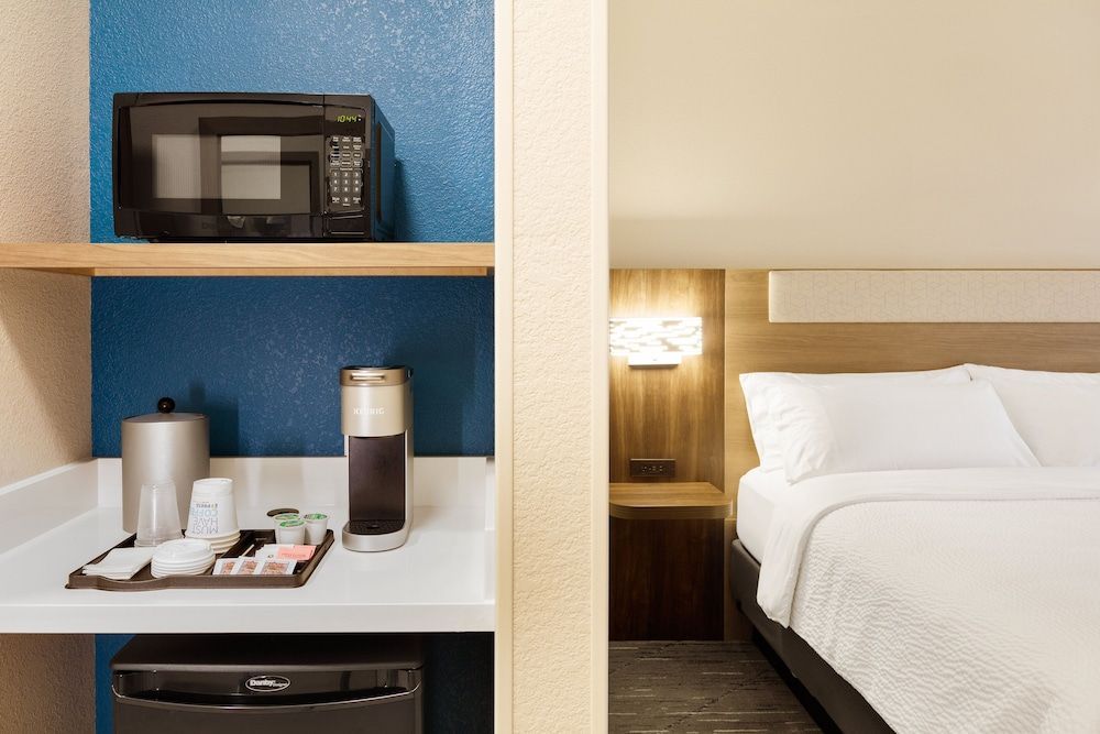 Holiday Inn Express & Suites TERRE HAUTE by IHG 1