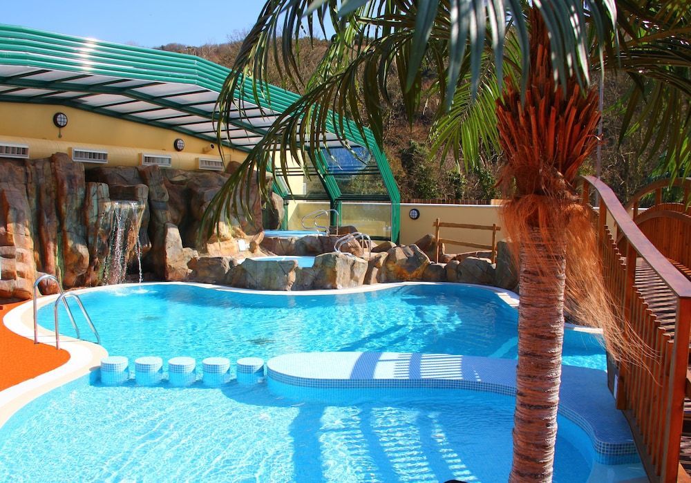 Cardigan Bay Holiday Park 1