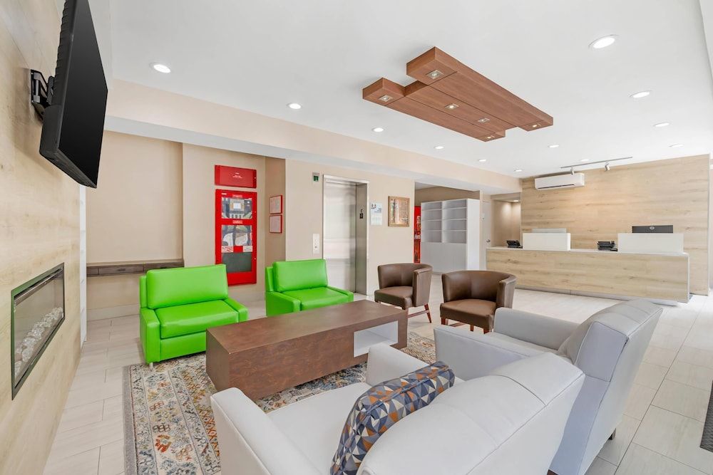 Country Inn & Suites by Radisson, Staten Island 2