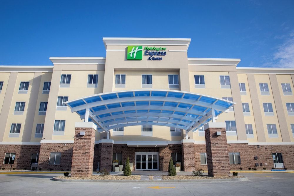 Holiday Inn Express & Suites EDWARDSVILLE by IHG 1