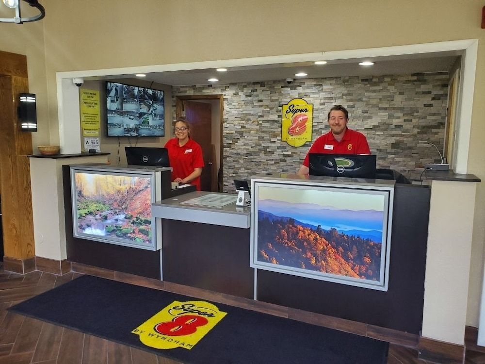 Super 8 by Wyndham Asheville/Biltmore 2