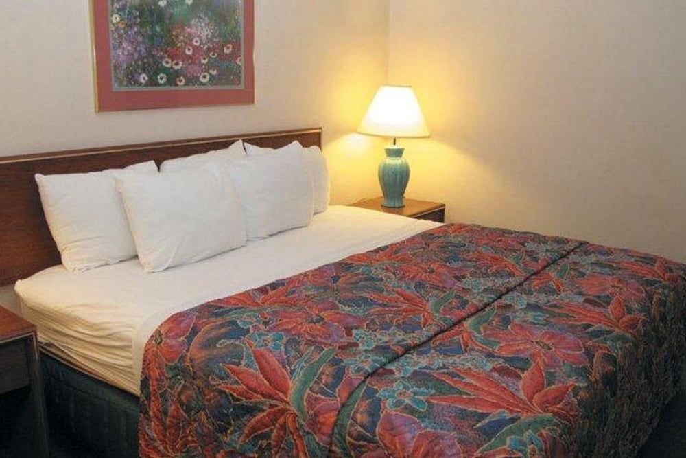 Norwood Inn & Suites By BlissPoint 2