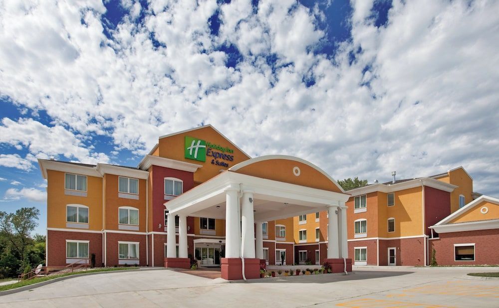 Holiday Inn Express & Suites KANSAS CITY SPORT COMPLEX AREA by IHG 1