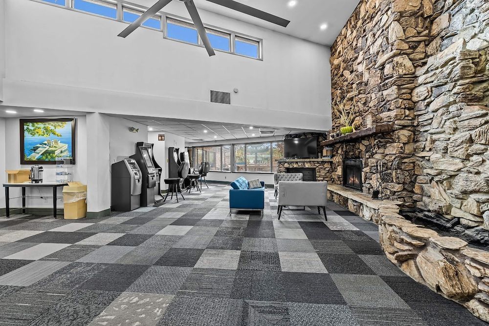 Ramada by Wyndham Stevens Point 2