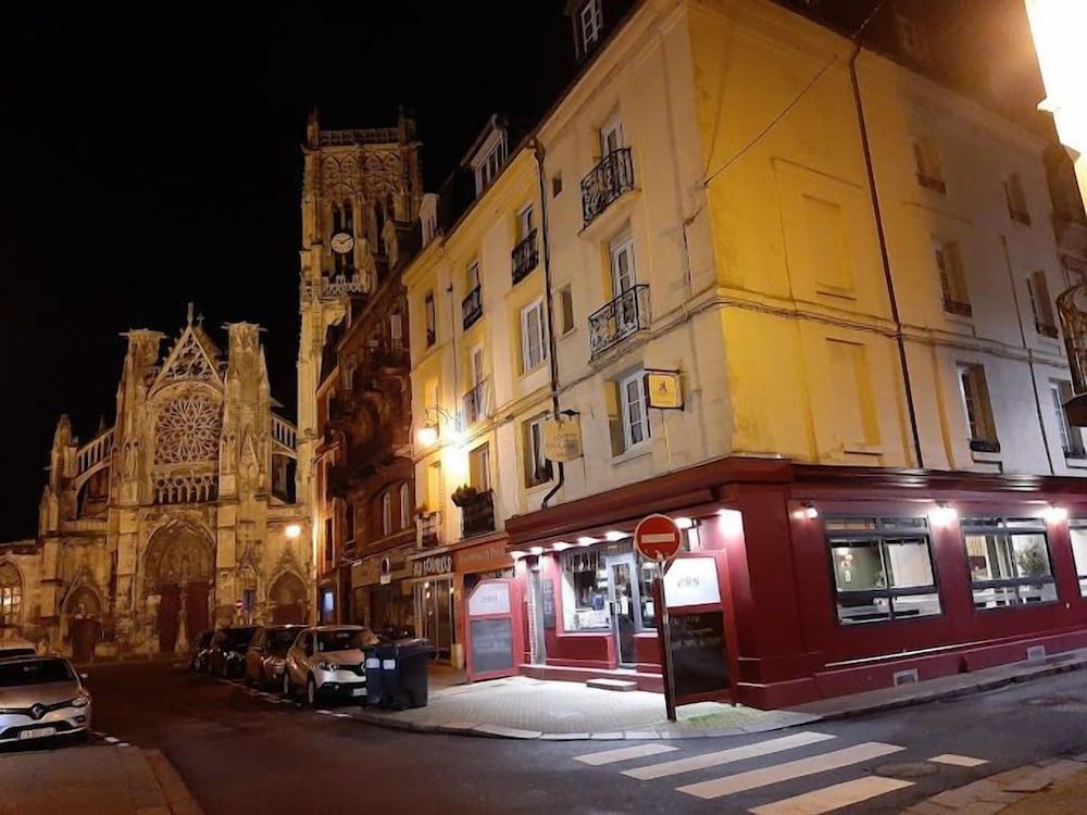 Hôtel Au Grand Duquesne 1
