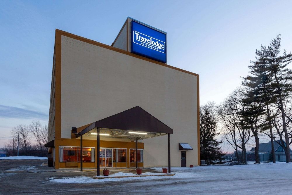 Travelodge by Wyndham Cleveland Airport 1