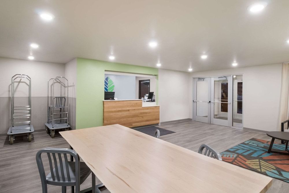 WoodSpring Suites Mesa Chandler 2