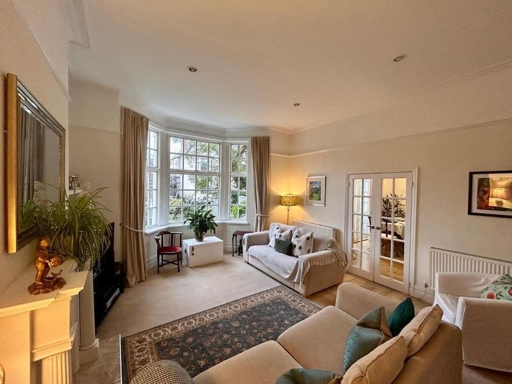 Holland House 2