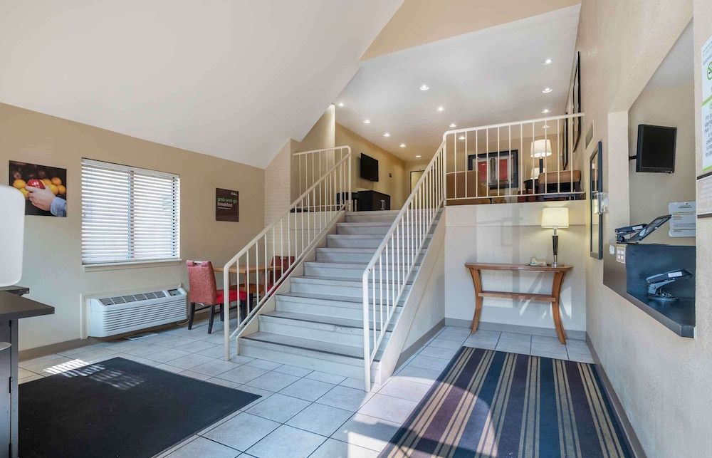 MainStay Suites Indianapolis Northwest - College Park 2