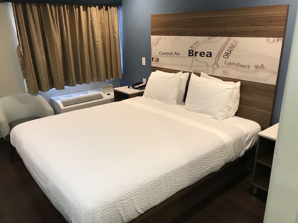 Hyland Inn Brea 2