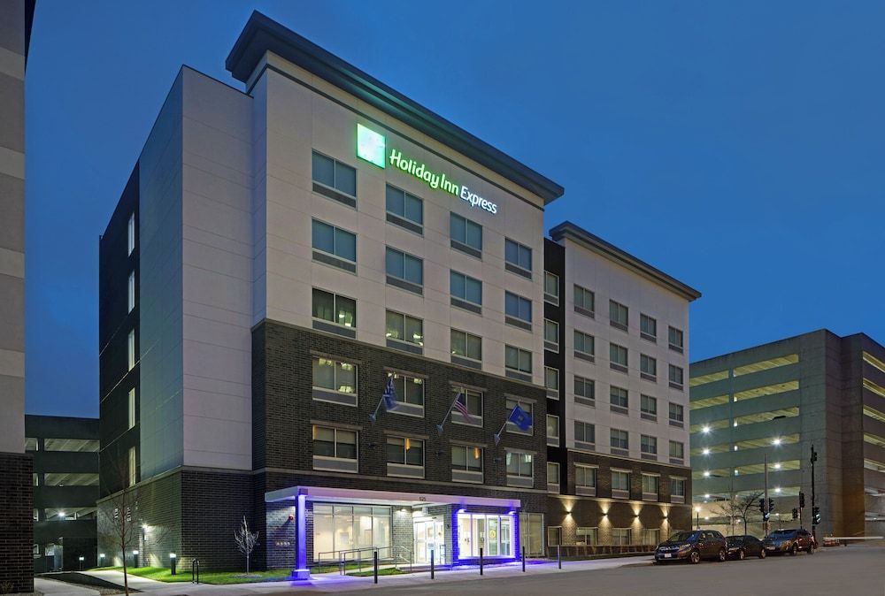 Holiday Inn Express MILWAUKEE DOWNTOWN by IHG 1