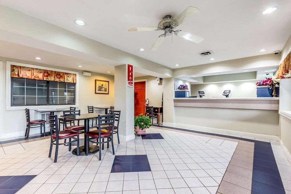 Econo Lodge Berea 2