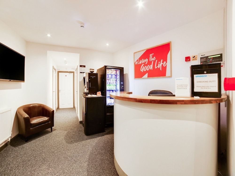Snooze Hotel 1