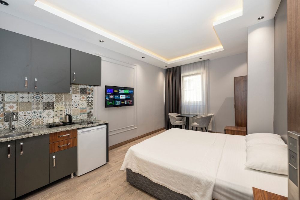 Comfort Suites Hotel 1