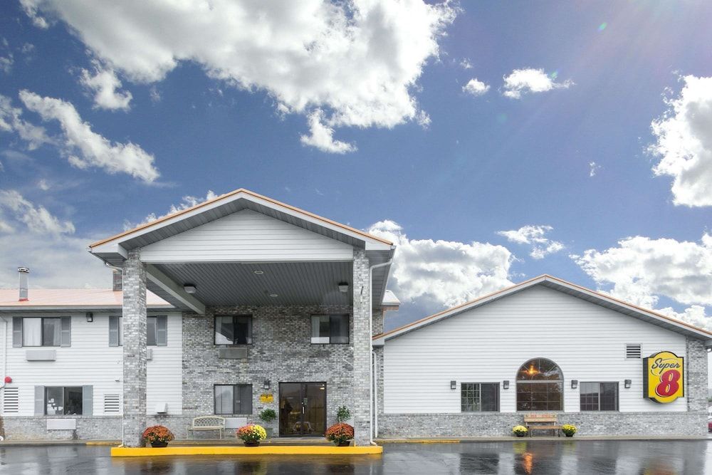 Super 8 by Wyndham Gallipolis Pt Pleasant Area 1