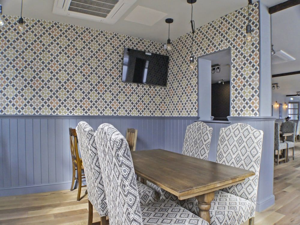 OYO Tamworth Arms Boutique Pub & Hotel 2