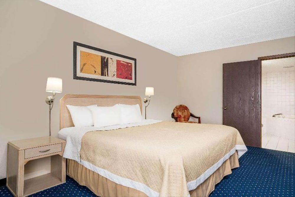 Blue Way Inn & Suites La Crosse 1