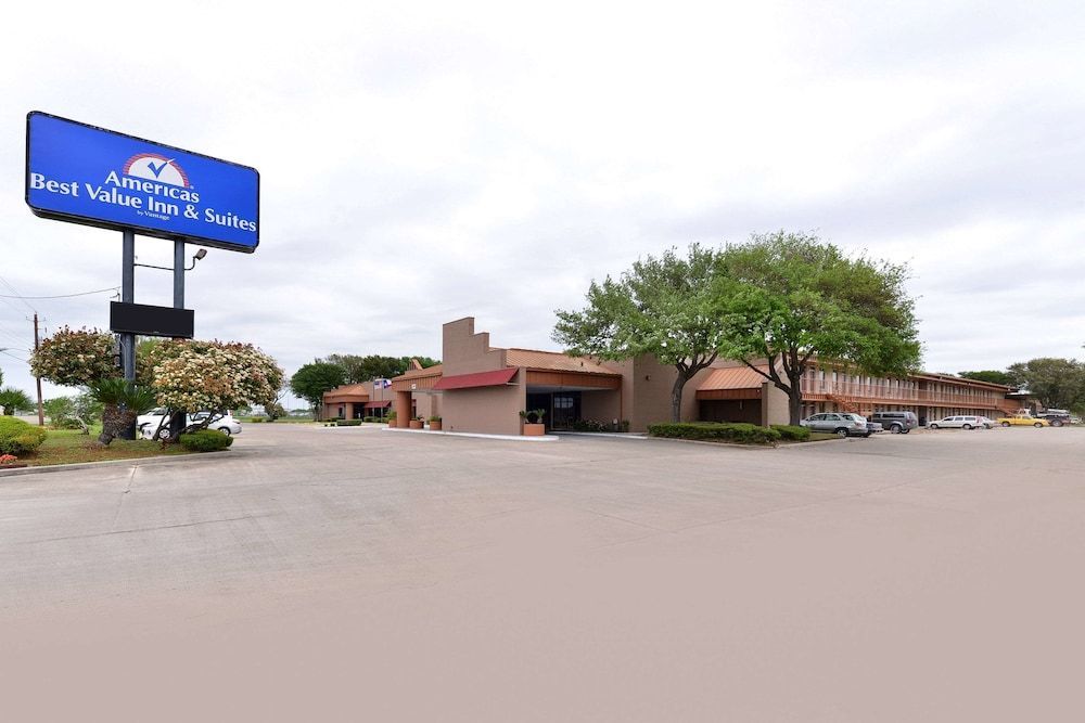 Americas Best Value Inn and Suites Victoria 1