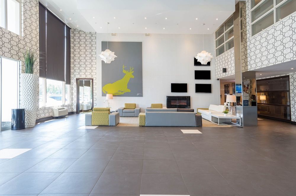 Sandman Hotel & Suites Calgary South 2