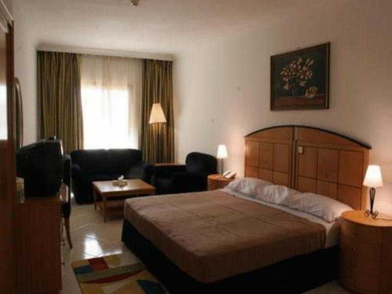 Dolphin hotel Apartments Dubai 2