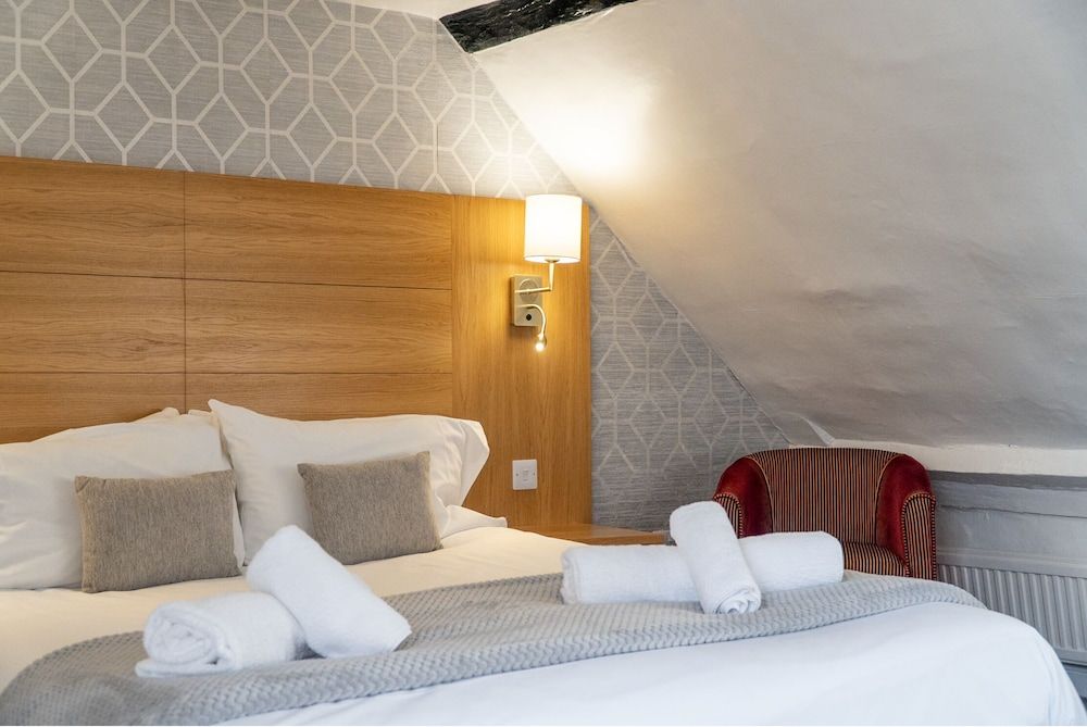 The Red Lion Hotel 2