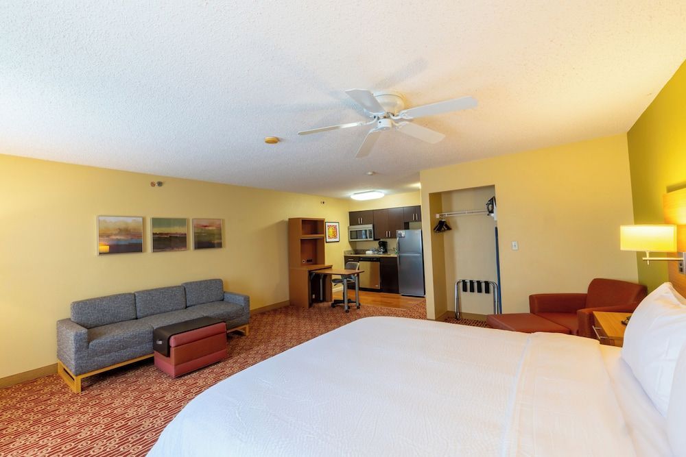 Candlewood Suites Bedford - Fort Worth by IHG 2