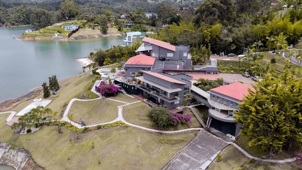 Tau House 1