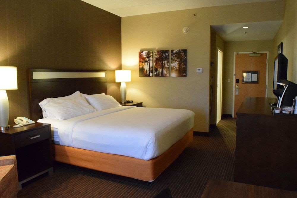 Holiday Inn Express & Suites WATERTOWN-THOUSAND ISLANDS by IHG 2