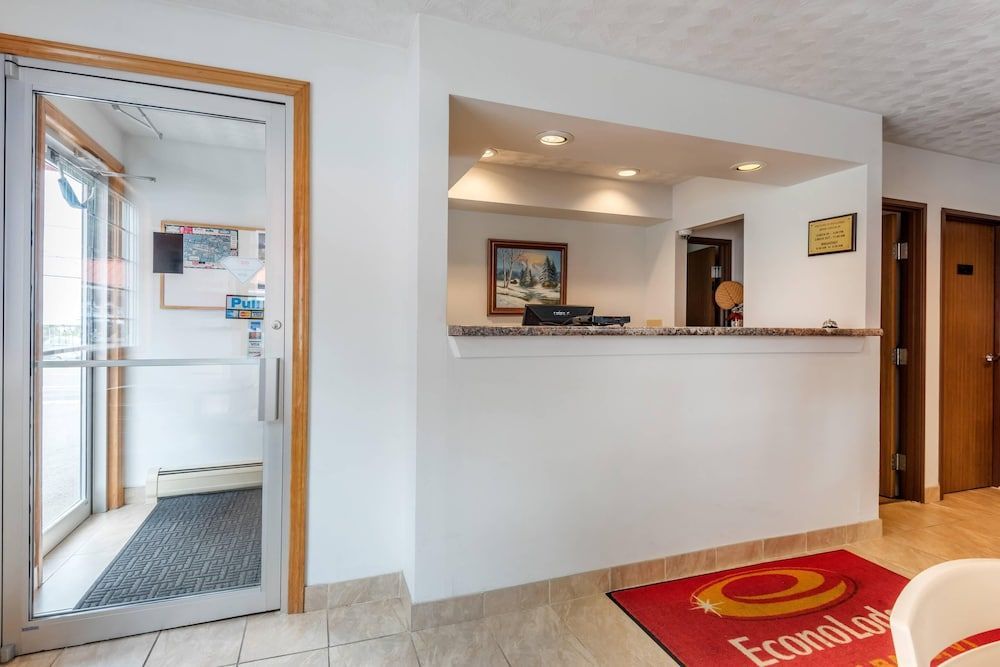 Econo Lodge Saint Albans 2
