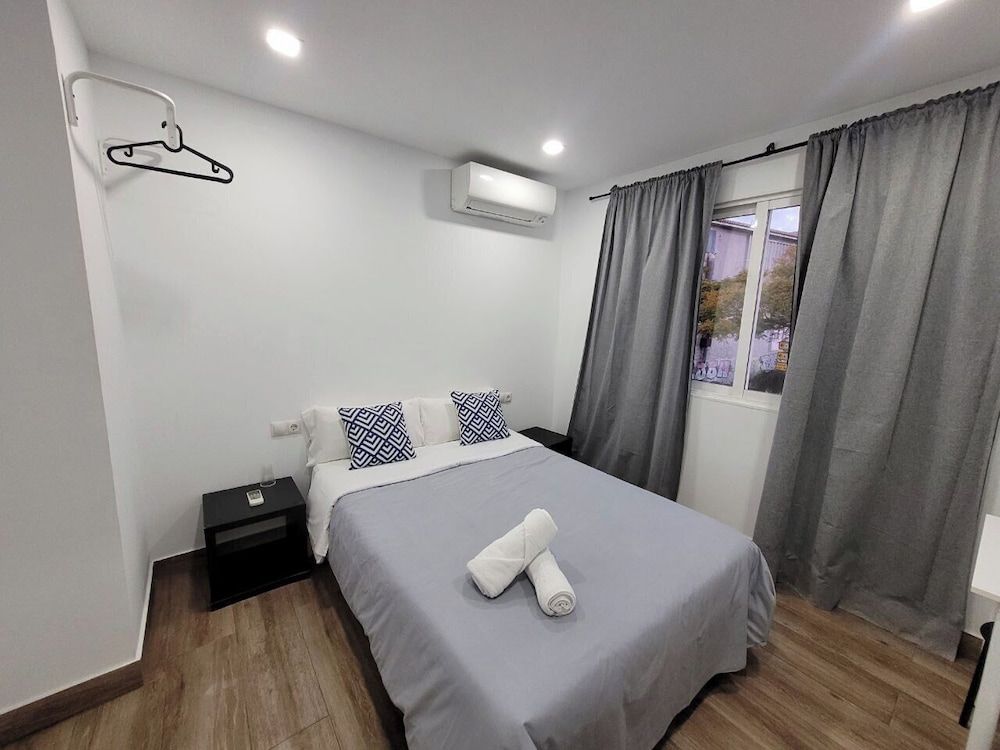 AYZ Elcano - Auto check-in property 2