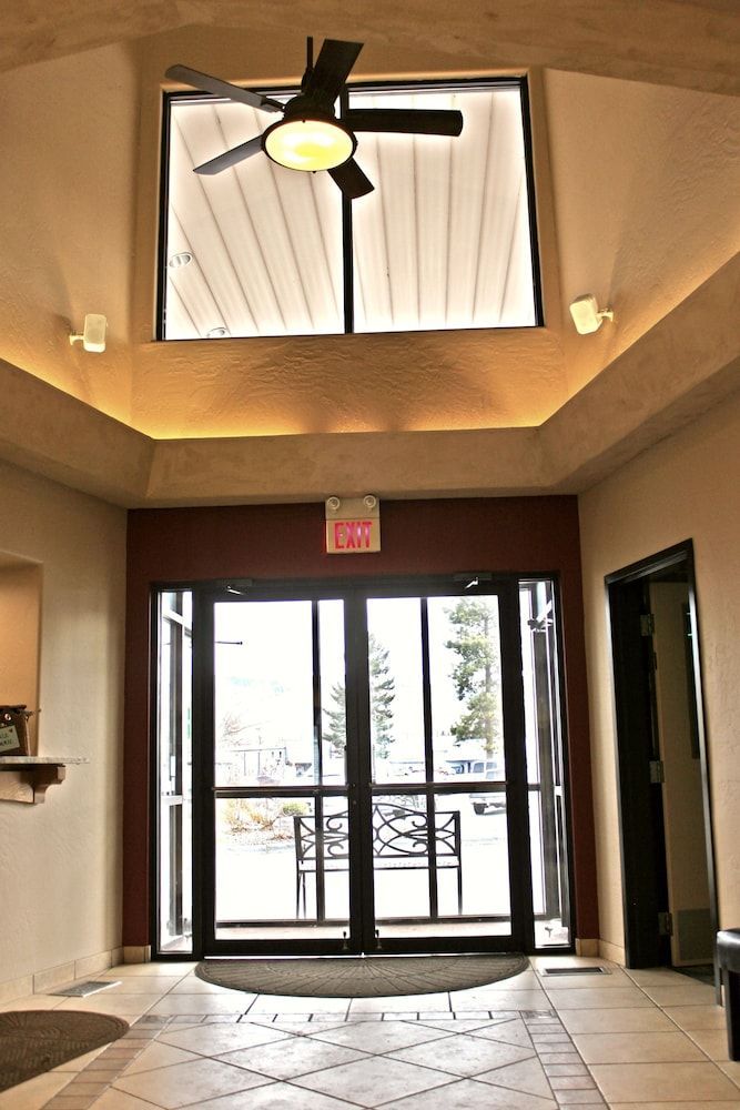 Broadway Inn Conference Center 1