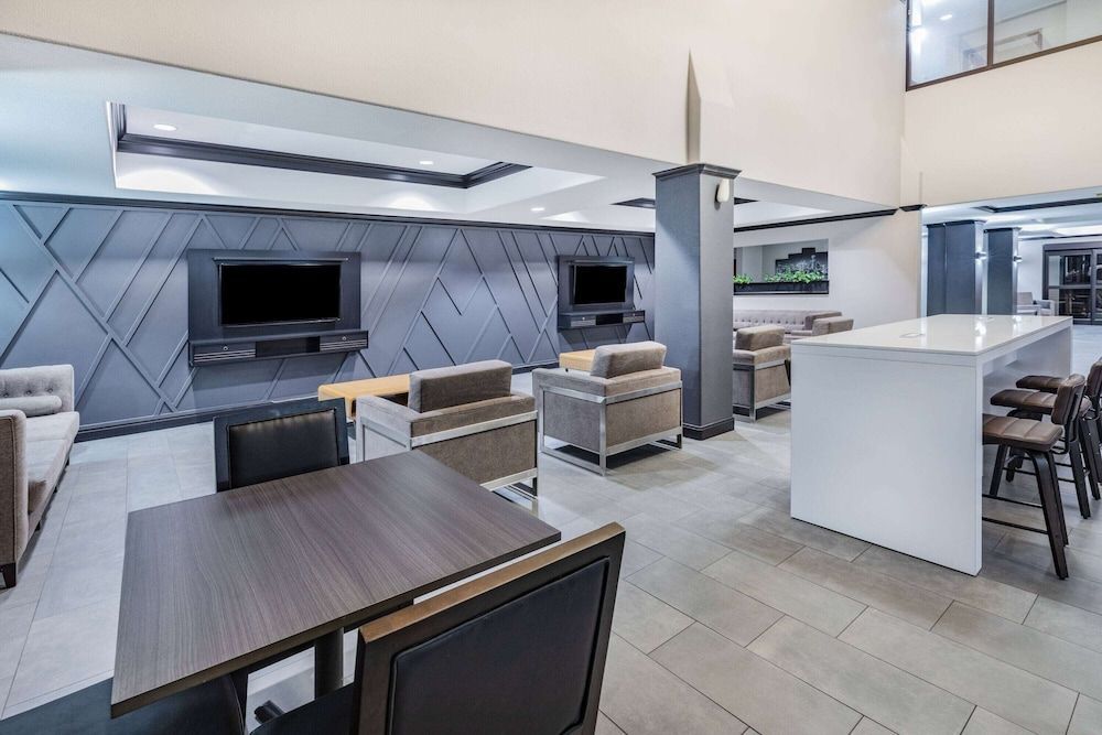 Wingate by Wyndham Houston Bush Intercontinental Airport 2