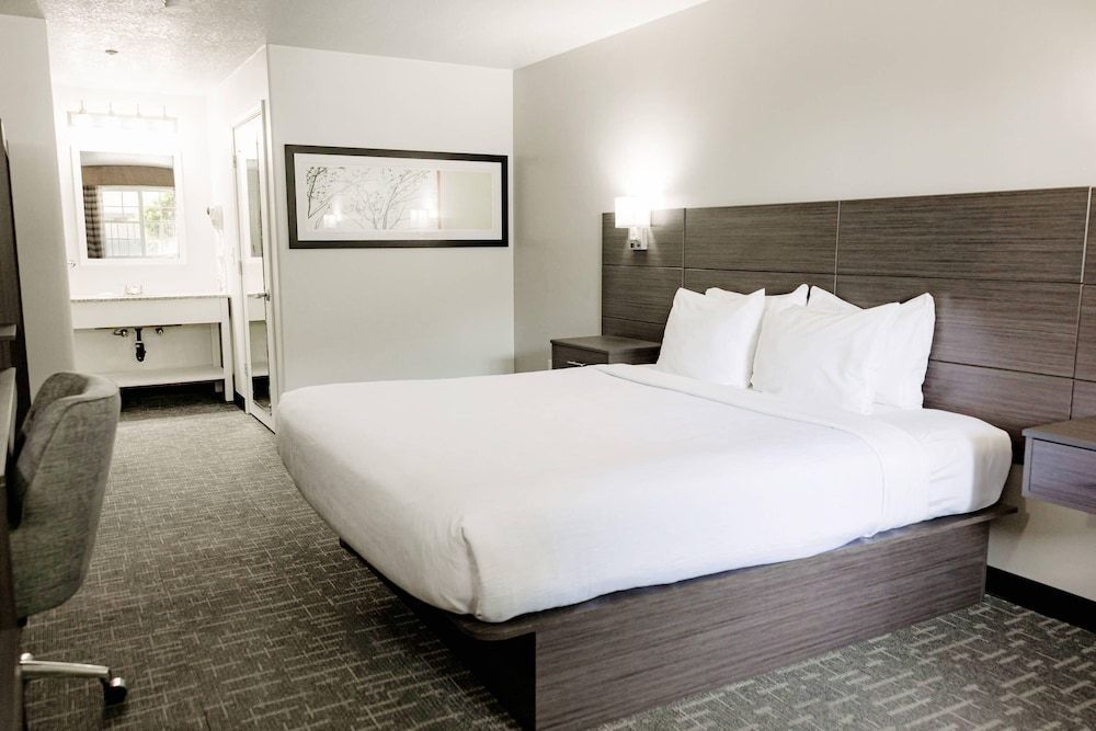 Quality Inn & Suites Lathrop 1