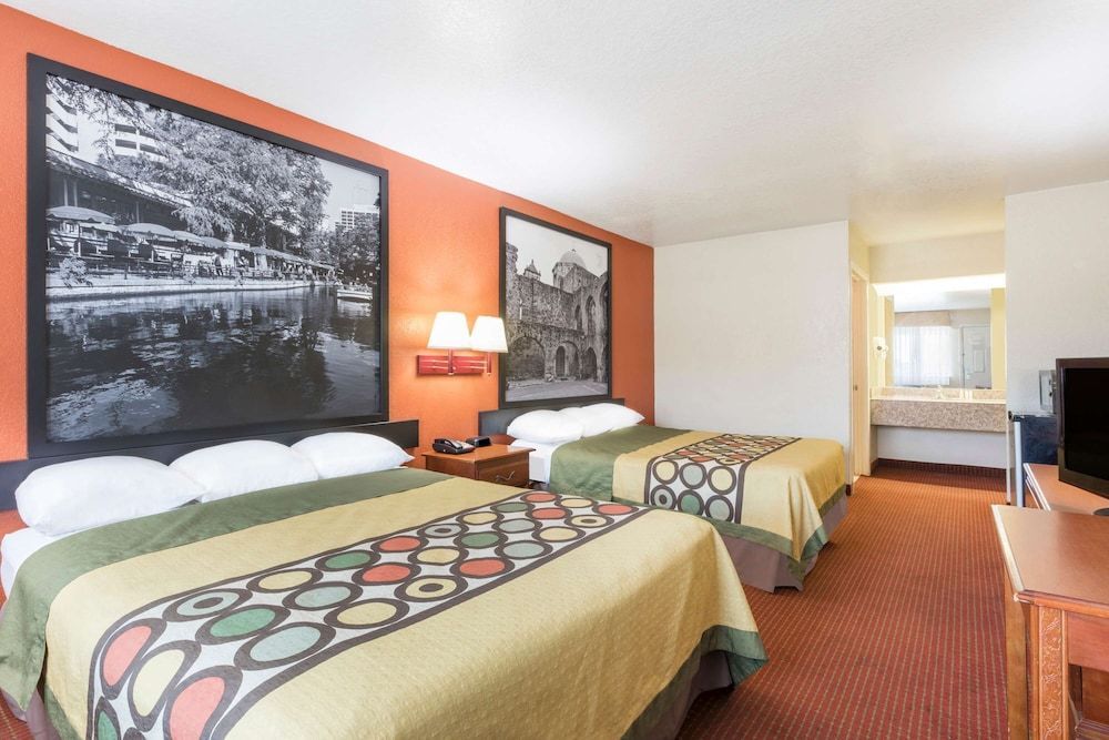 Super 8 by Wyndham San Antonio at I-10 1