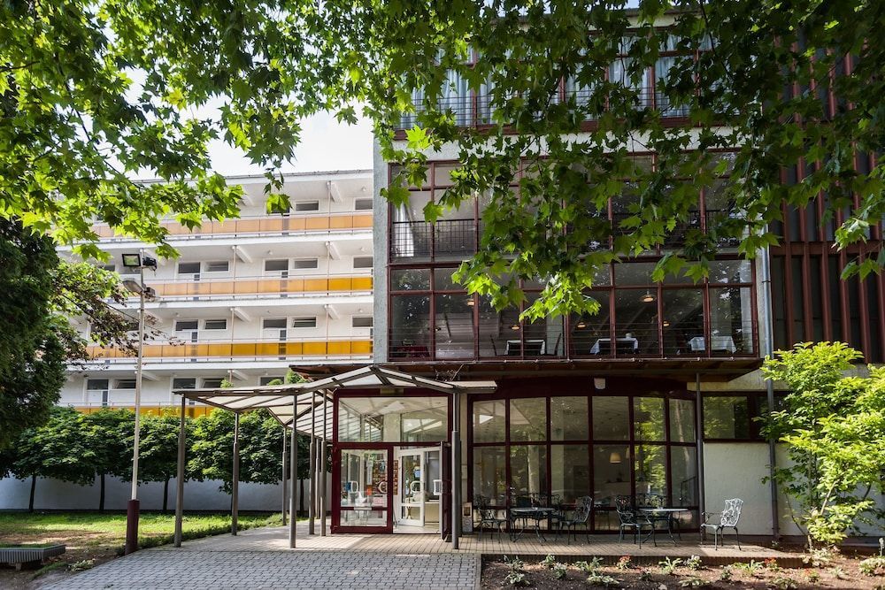 CE Napfény Hotel 1