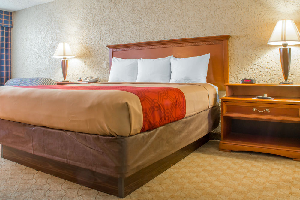 Econo Lodge Broken Arrow 2