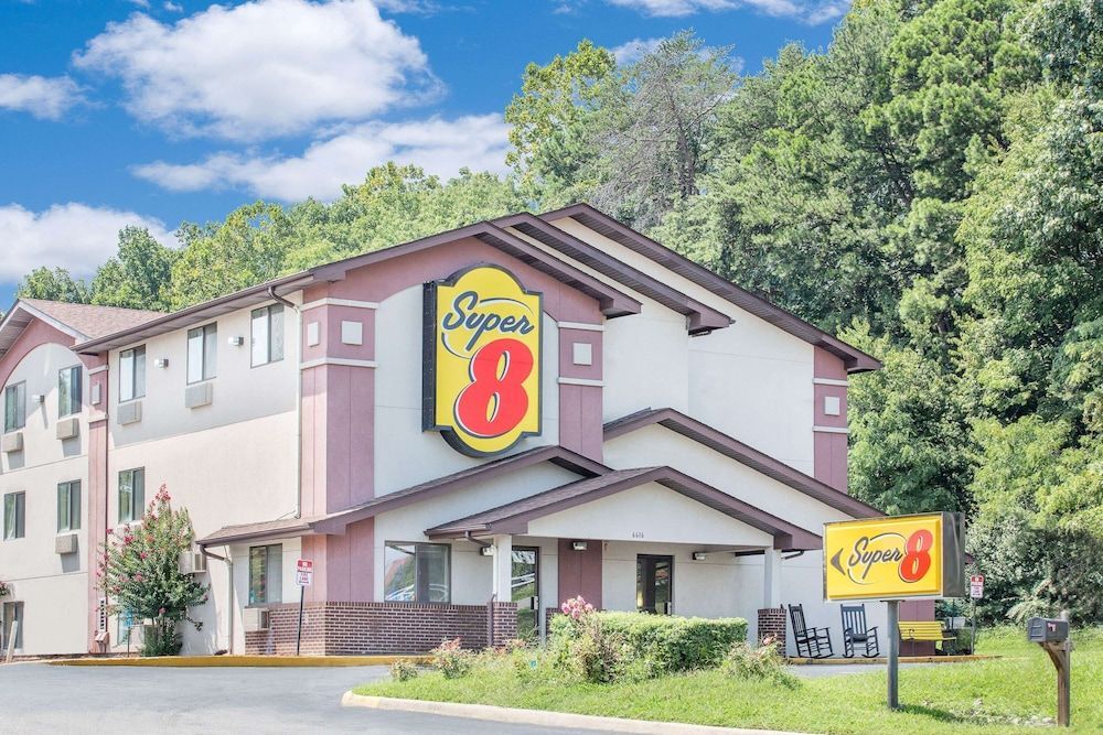 Super 8 by Wyndham Roanoke VA 1