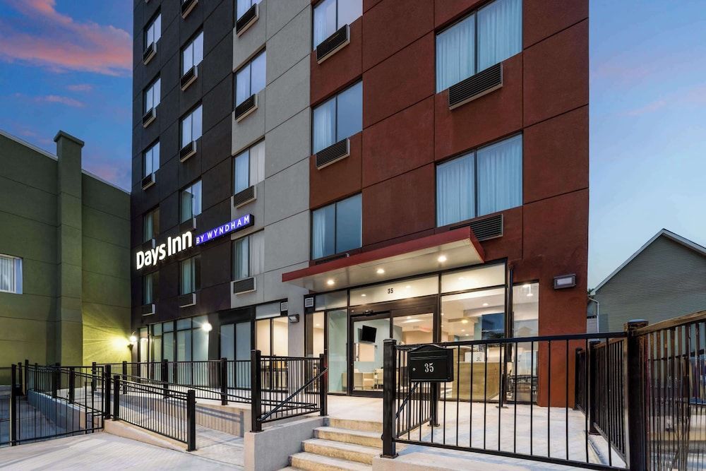 Days Inn by Wyndham Staten Island 1