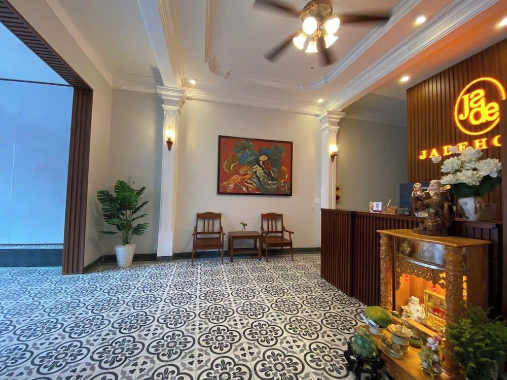 Jade Hotel 2