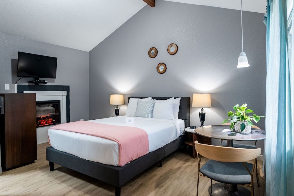 Inn at Haystack Rock 1