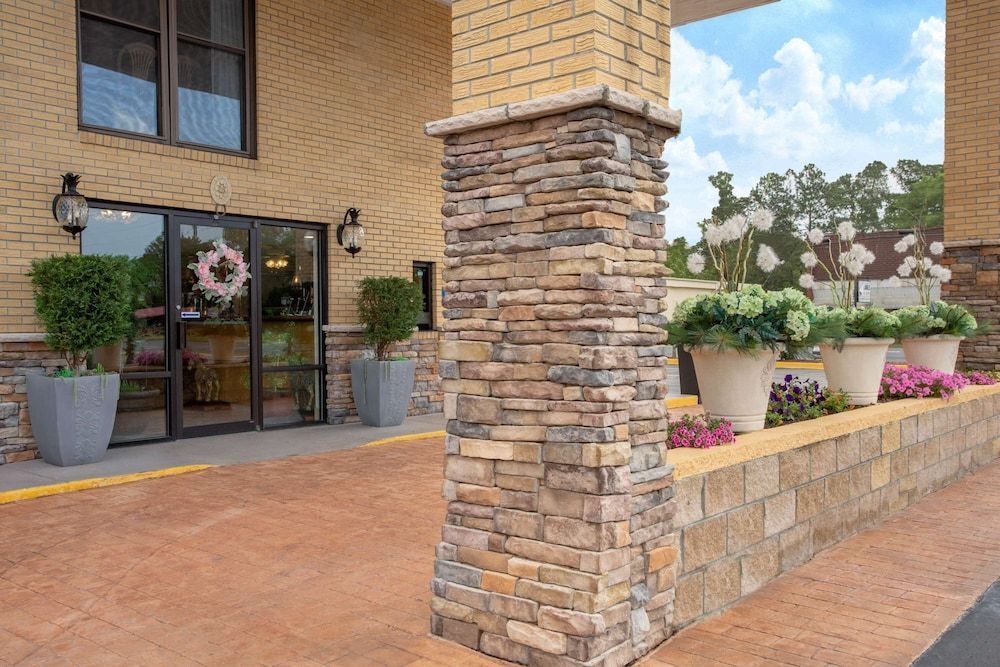 Days Inn by Wyndham Lake City 1
