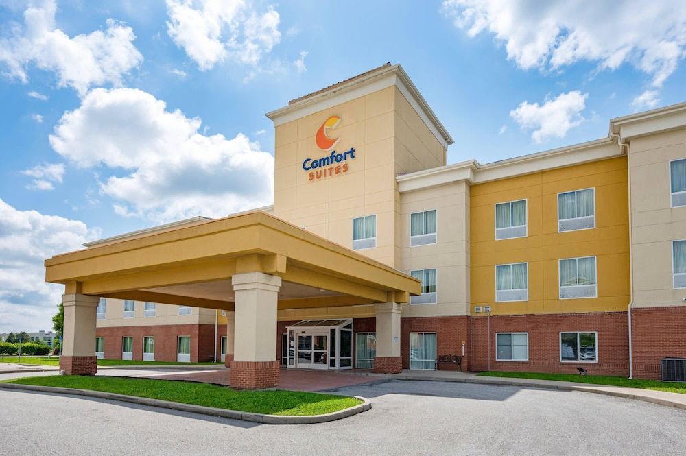 Comfort Suites near Indianapolis Airport 1