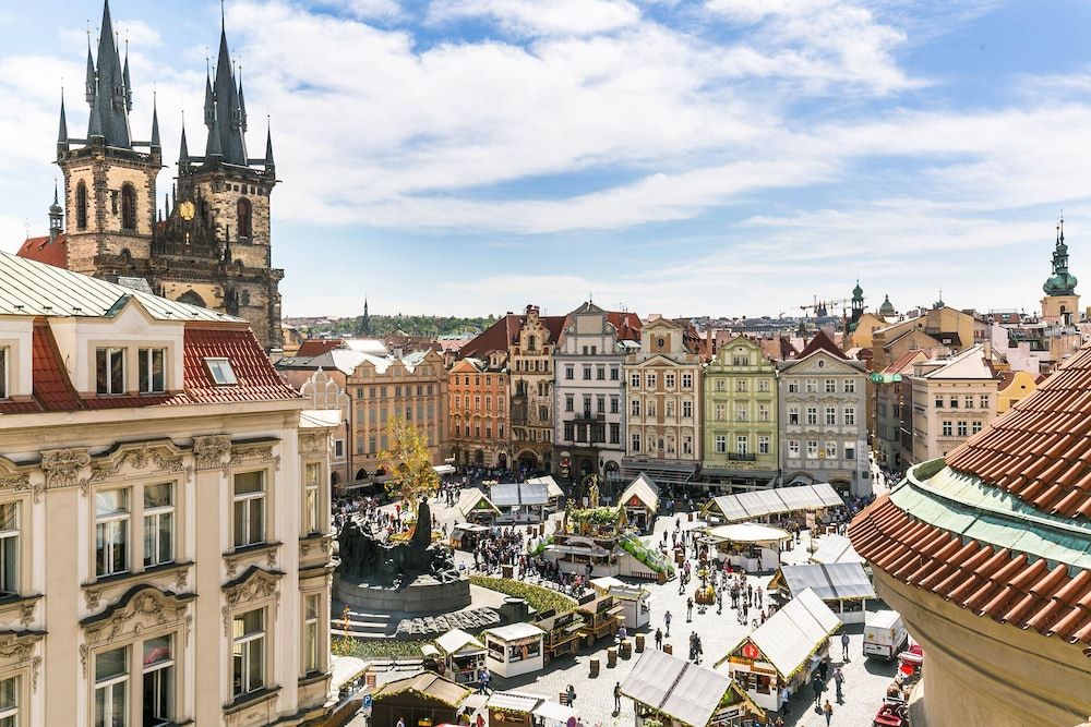 The Old Town Square & Parizska Apartments 1