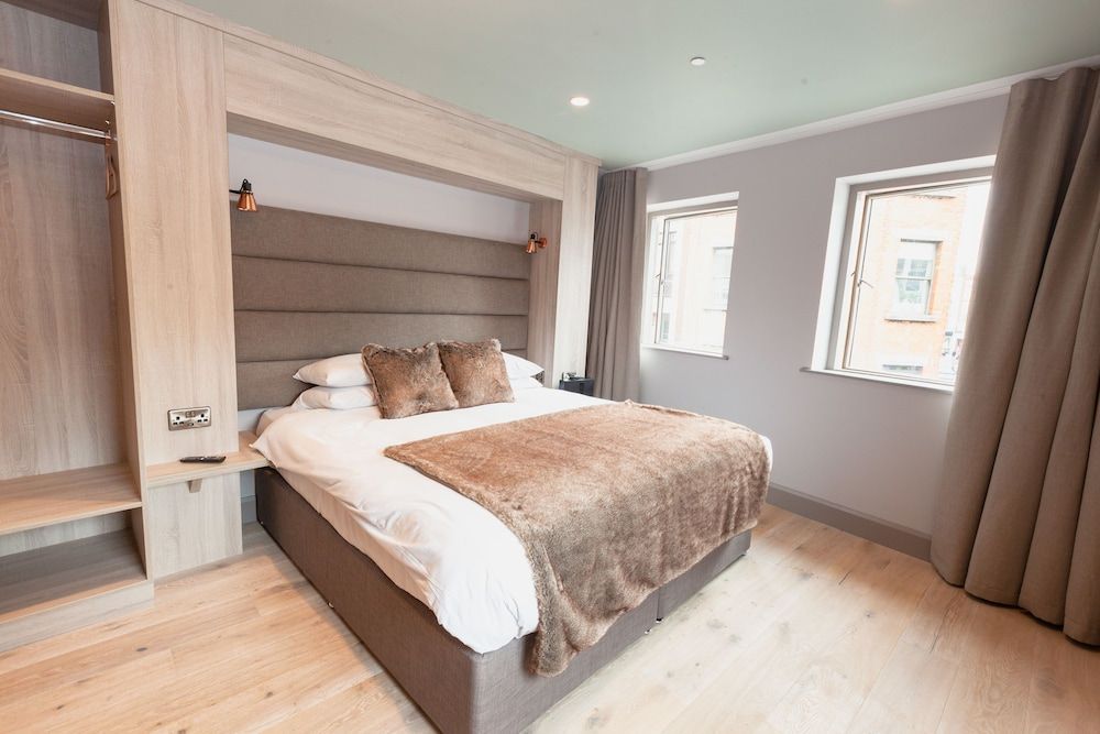 Clarendon Suites 2
