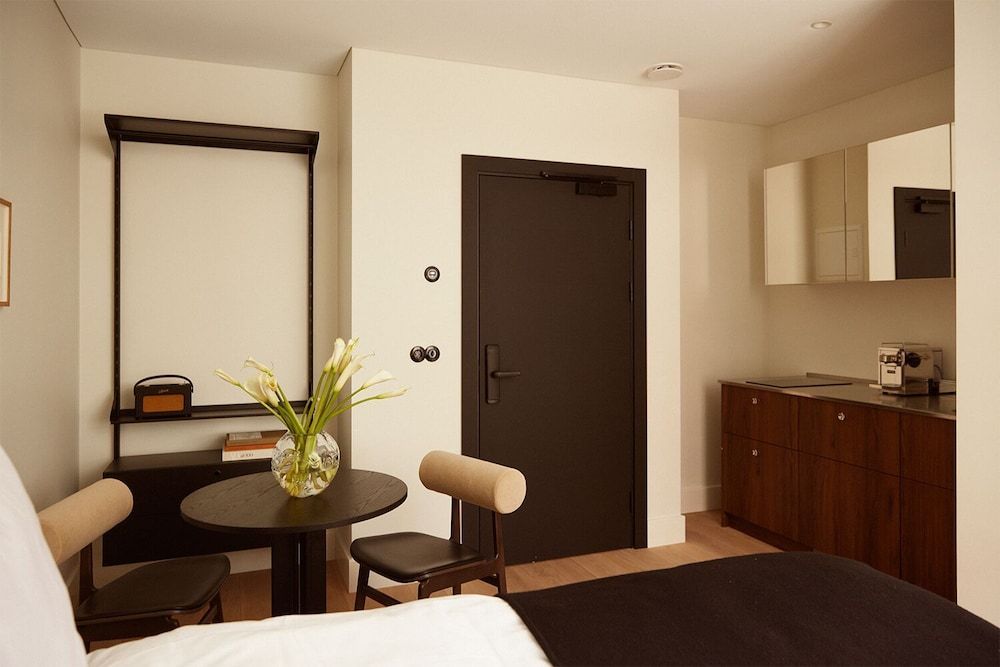 Mjólk Hotel 2